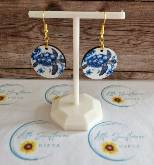 Sea turtle design earrings