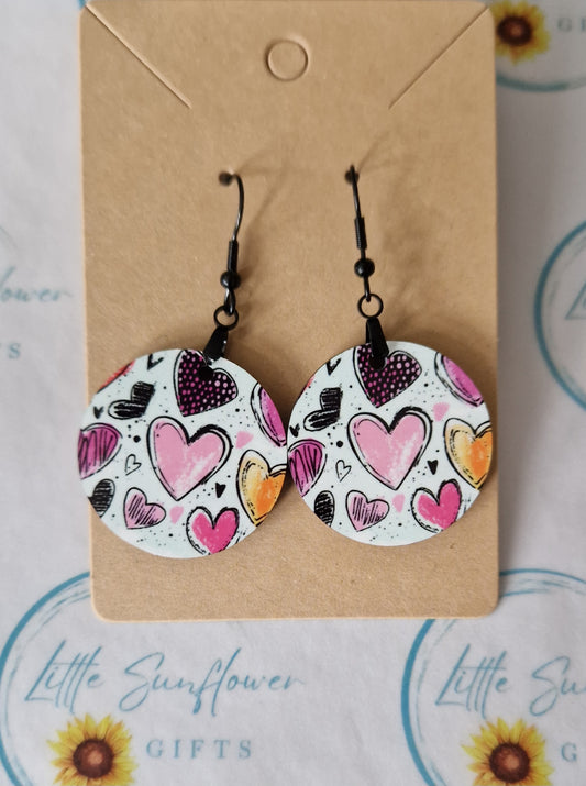 Round heart design earrings