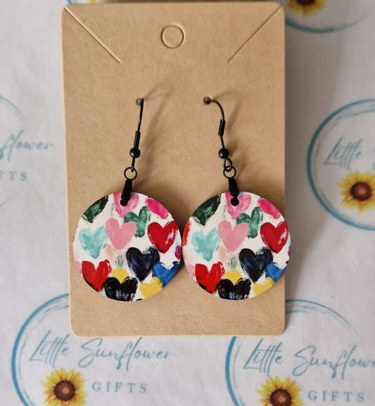 Round heart design earrings